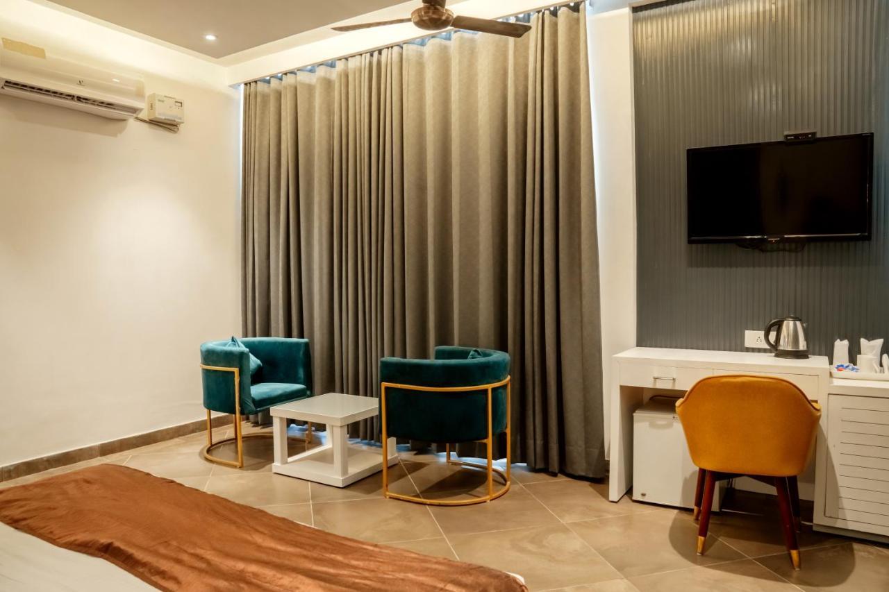 Redwood Resort Panchkula Luaran gambar