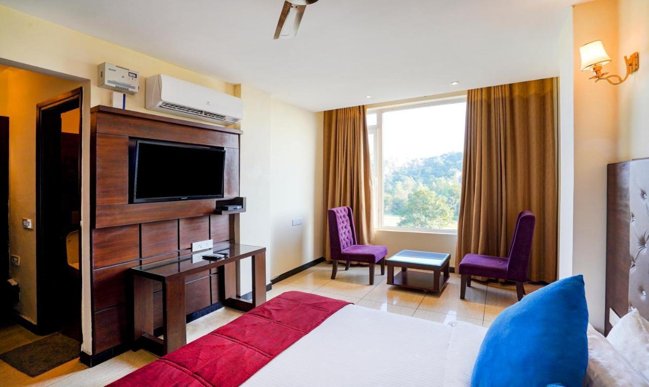 Redwood Resort Panchkula Luaran gambar